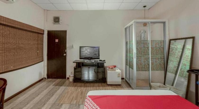 Отель Oyo 1089 Baan Boran Бангкок Экстерьер фото